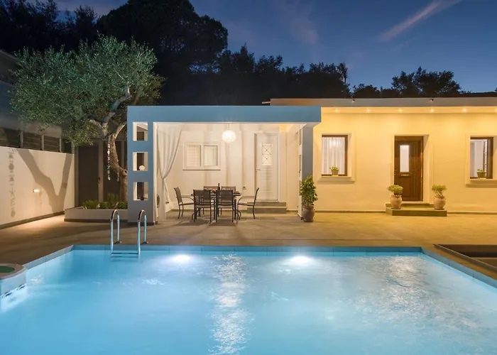 Astoria Villa Keri