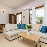 Villa Astoria Keri