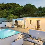 Astoria Villa