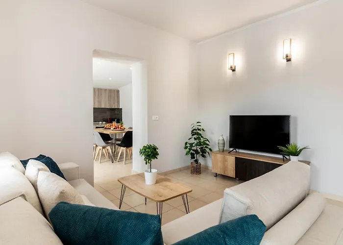 Astoria Villa